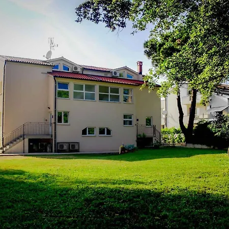 Apartamento In Porec/istrien 34136 Poreč